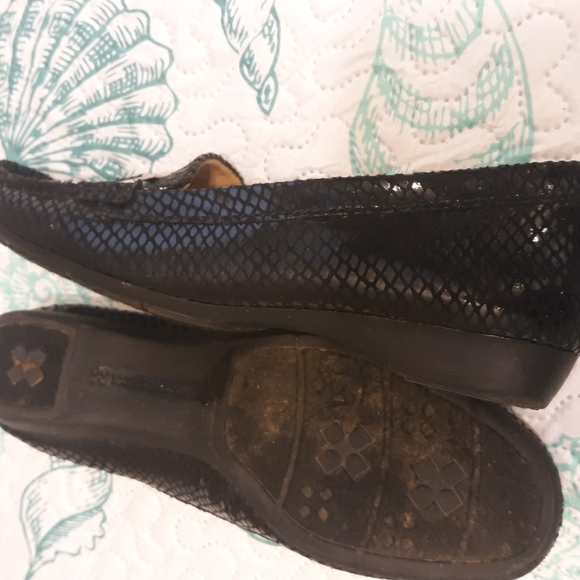 Naturlizer N5 Comfort Flats - Picture 3 of 4